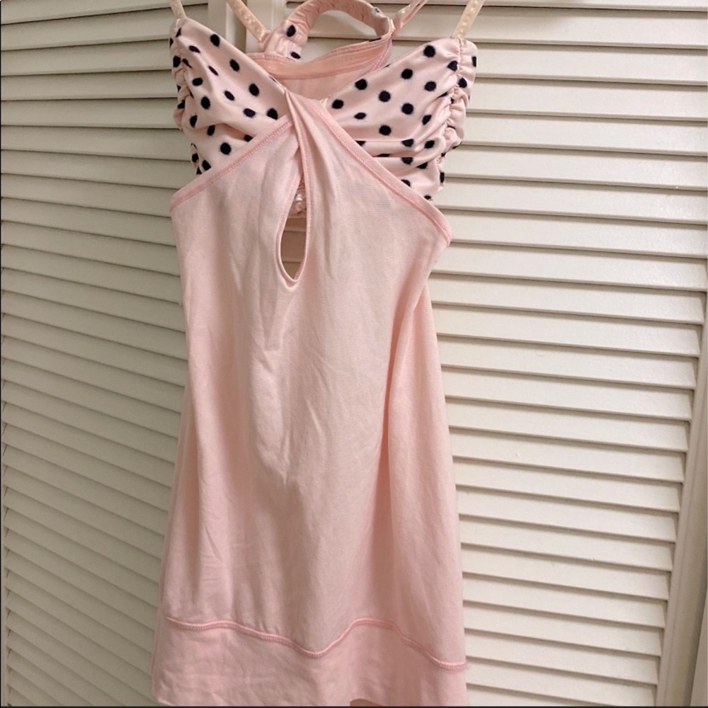 Lululemon beautiful workout top with bra included